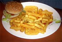 מזון מהיר- פאסט פוד. מקור: ויקיפדיה ברשיון שימוש חופשי Public Domain . צילום : Mode7